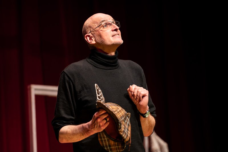 018_tfn_barbier_kurz_geschoren_foto_volker_hanuschke