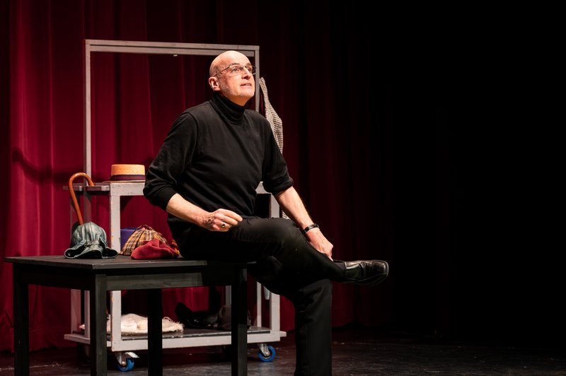 022_tfn_barbier_kurz_geschoren_foto_volker_hanuschke