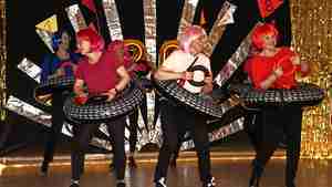 Ein buntes Bühnenprogramm hat bei der Karnevalsfeier der St.-Nikolaus-Gemeinde für gute Stimmung gesorgt.