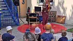 Beim Sommerfest ist auch ein Clown aufgetreten.