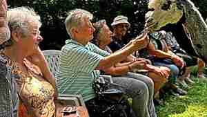 Ehrenamtliche des Ambulanten Hospizdienstes haben eine Alpakawiese in Arpke besucht.