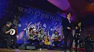 Die Show "Irish Christmas" verbindet Musik, Tanz, Geschichten und Weihnachtsbräuche aus Irland.