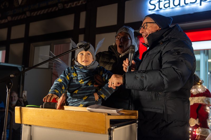 Bürgermeister Pollehn gibt den Startschuss für die Lichtwochen
