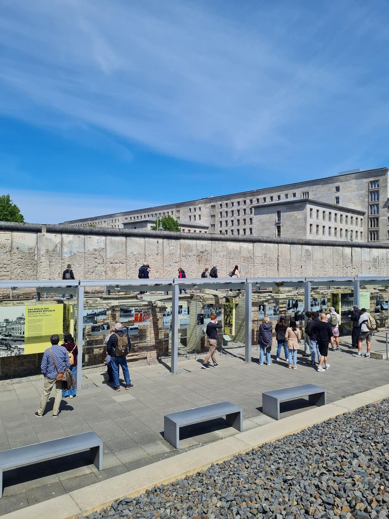 Ein Rest der Berliner Mauer als Symbol für das in Demokratie wiedervereinte Deutschland_Fotot von Ulrike Bode