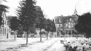 Foto 1 Bahnhofstraße mit Blick auf das Postamt 1910