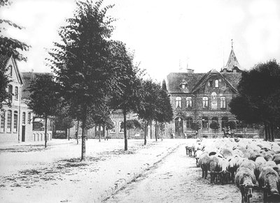 Foto 1 Bahnhofstraße mit Blick auf das Postamt 1910