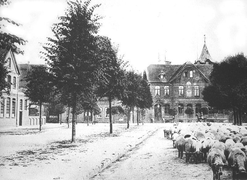 Foto 1 Bahnhofstraße mit Blick auf das Postamt 1910