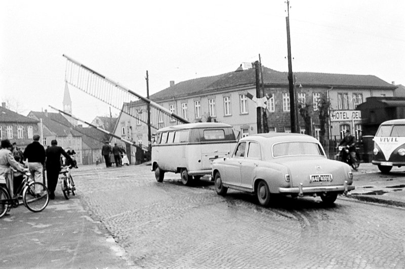 Foto 5 - Bahnübergang Schillerslager Strra0e (1959)