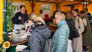 Helferinnen an der VVV-Cafeteria