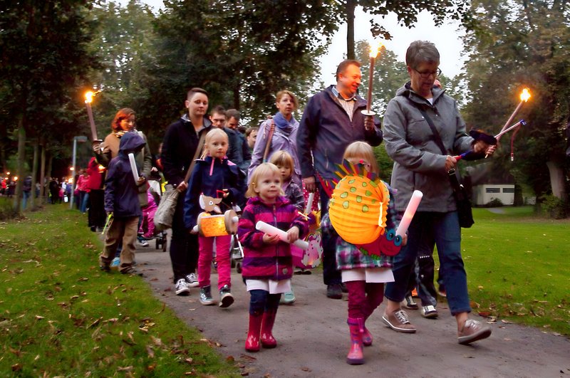 Laternenumzug zum Stadtfest Oktobermarkt neu (vergrößert)