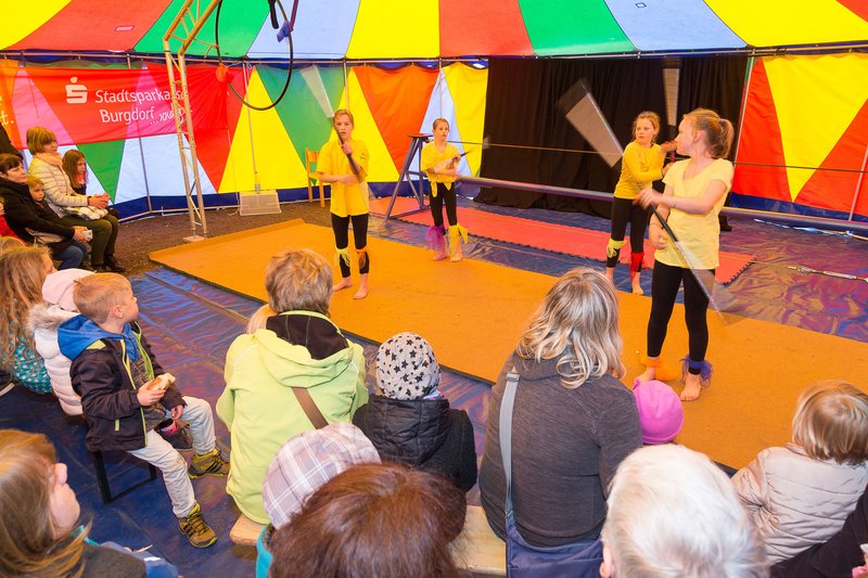 Mitmachaktion des JohnnyB. im Kinderzelt