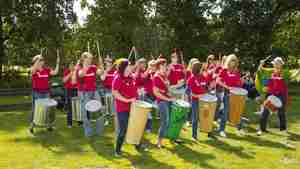SambaZamba spielt auf der Streuobstwiese am 31.8.2025