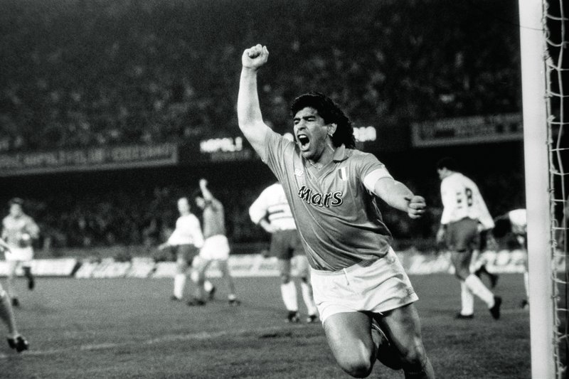 Spielszenen mit Diego Maradona 3