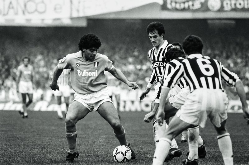 Spielszenen mit Diego Maradona 4