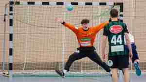 Torwart Thorben Skerhutt in Aktion