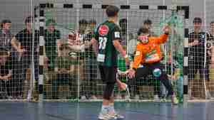 Torwart Thorben Skerhutt in Aktion